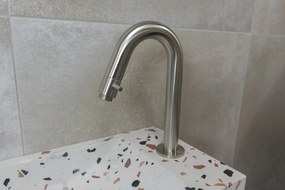Saniclear Terrazzo fonteinset met gebogen kraan in RVS