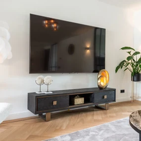Richmond Interiors Hunter Zwart Tv-meubel Met Goud - 190x45x46cm.