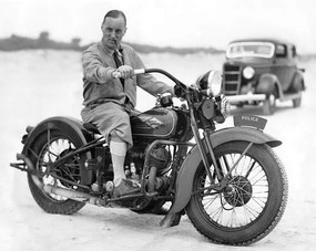 Foto Malcolm Campbell On A Harley