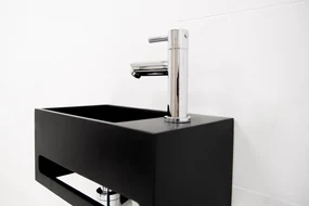 Saniclear Bali fonteinset rechts met mat zwarte fontein en chromen kraan