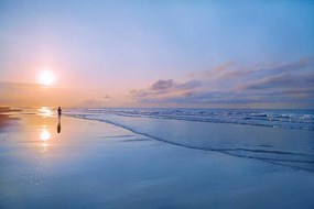 Foto Person walking on beach at sunrise, Shannon Fagan, (40 x 26.7 cm)