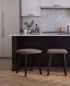 Mazzoni MILO Taupe Beige (stof Storm 26)/zwart beuken onderstel - VIERKANTE GESTOFFEERDE KRUK VOOR KEUKEN/WOONKAMER