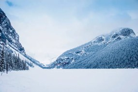 Kunstfotografie Snowy mountains in remote landscape, Lake, Jacobs Stock Photography Ltd, (40 x 26.7 cm)