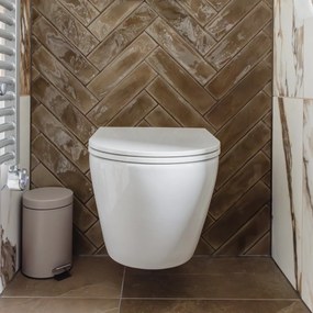Saniclear Jama randloos hangend toilet met platte softclose zitting