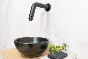 Saniclear Baru fonteinset met eiken plank, zwarte waskom en zwarte kraan voor in het toilet