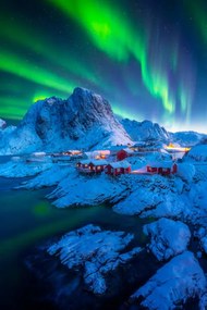 Kunstfotografie Northern lights with Festhelltinden peak and, Copyright by Boonchet Ch., (26.7 x 40 cm)