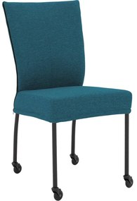 Goossens Eetkamerstoel Funk Zwarte Poten blauw stof leuning en Zwart skater wiel met zwarte kapmet wielen, modern design