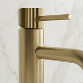 Wastafelkraan Rea Lungo Stripe Brush Gold