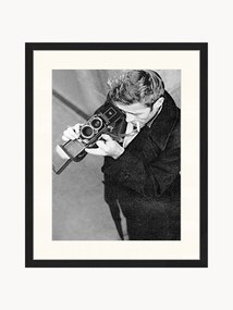 Ingelijste print James Dean with Camera