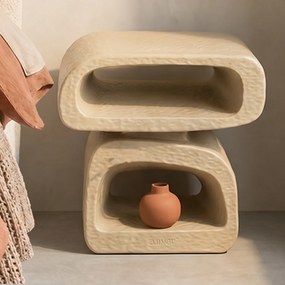 Zuiver Eddy Organische Bijzettafel Beige - 43x35x44cm.