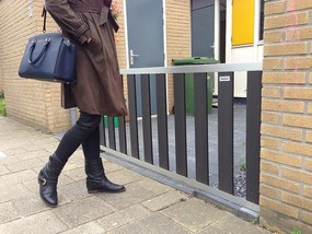 Tuinhek antraciet composiet Design met blank aluminium frame (180 x 100 cm)