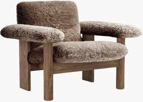 Loungefauteuil Brasilia van walnoothout met schapenvachtbekleding