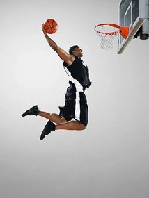 Foto Basketball player dunking ball, low angle view, Blake Little