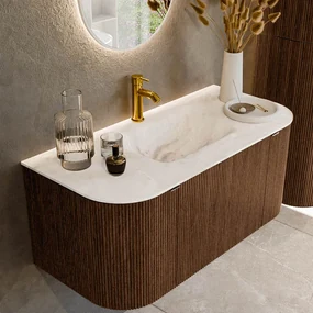 Mondiaz Kurve-dlux 100cm badmeubel ronding links/rechts walnut met 1 lade en 2 deuren en wastafel grunne midden 1 kraangat frappe