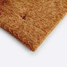 Zitmatras in fluweel, Nour