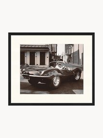 Ingelijste foto Steve McQueen in zijn Jaguar