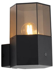 Buiten wandlamp met schemerschakelaar / dag-nacht sensor met bewegingsmelder zwart met smoke glas zeshoek en schemersensor - Denmark Modern E27 IP44 Buitenverlichting