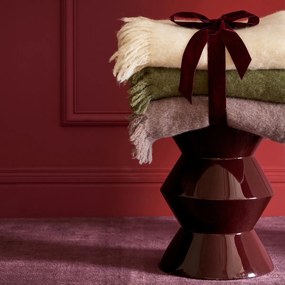 Gebeeldhouwde bijzettafel met gelakte afwerking, Talou