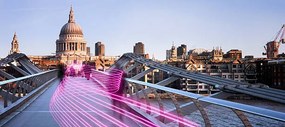 Foto connection with dynamic fibre optic light trail, John Rensten