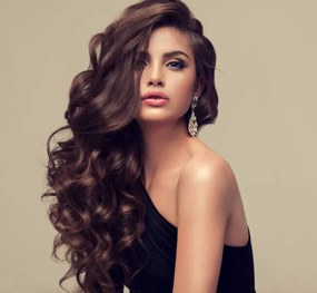 Foto Young attractive brunette with voluminous, shiny, EdwardDerule