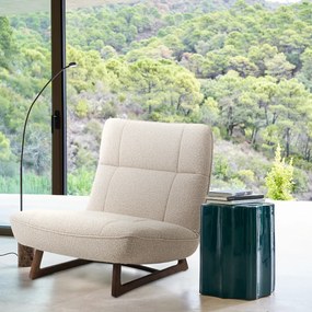 Fauteuil met notenhout in bouclé stof, Lafar