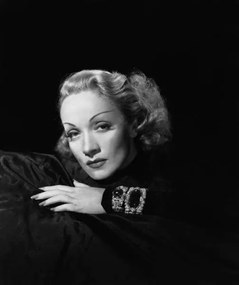Kunstfotografie 17Th December 1943: German-Born Actress Marlene Dietrich  Wearing A Jewel-Encrusted Bracelet., (35 x 40 cm)