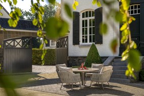 Taste by 4 Seasons Cannes low dining tuinset met Sarah tafel 130 cm LoungestoelTuinstoel   bruin weerbestendig