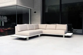 Flow. Emerald platform loungebank Heather chalk met Ivory frame All Weather loungeset Beige Sunbrella loungeset LoungesetHoek loungeset outdoor