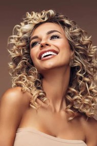 Foto Beautiful woman with curly hair, CoffeeAndMilk