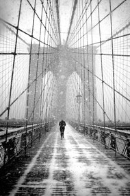 Foto New York Walker in Blizzard - Brooklyn Bridge, Martin Froyda, (26.7 x 40 cm)