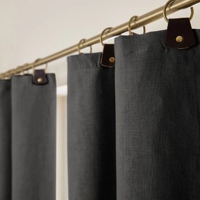 Verduisteringsgordijn van gewassen linnen, leren lussen, Private