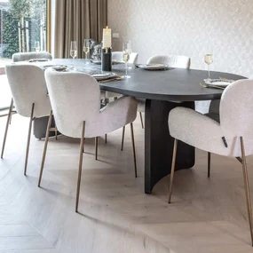 Richmond Interiors Fairmont Design Eettafel Met Gebogen Poot Zwart Eiken 270 Cm - 270 X 100cm.