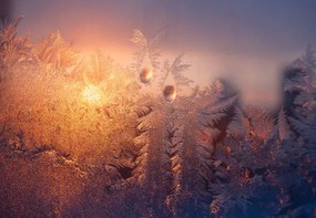 Kunstfotografie Frosty window with drops and ice pattern at sunset, Sergiy Trofimov Photography, (40 x 26.7 cm)