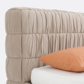 Bed in fluweel met lattenbodem, Marcio