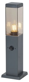 Buitenlamp antraciet met smoke glas 45cm IP44 met stopcontact en bewegingssensor - Malios Modern E27 IP44 Buitenverlichting
