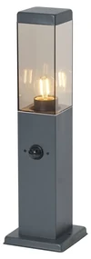 Buitenlamp antraciet met smoke glas 45cm IP44 met stopcontact en bewegingssensor - Malios Modern E27 IP44 Buitenverlichting