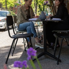 Zuiver Back To School Outdoor Tuinstoel Stapelbaar Aluminium Zwart