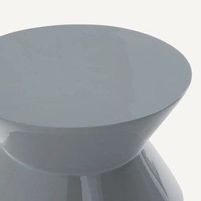 Gebeeldhouwde bijzettafel met gelakte afwerking, Talou