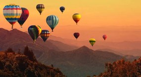 Foto Hot air balloon above high mountain at sunset, AppleZoomZoom