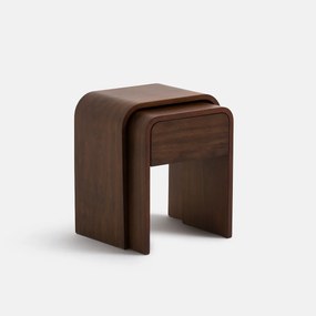 In elkaar passende nachtkastjes met notendecor, Vence