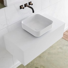 Zaro Lagom volledig naadloos solid surface onderkast met topblad 90cm mat wit met 1 lades Push tot open. Compleet met solid surface opzetkom met 0 kraangat(en)