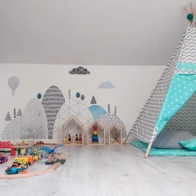 INSPIO Blauwe stickers op de muur van heuvels en huizen