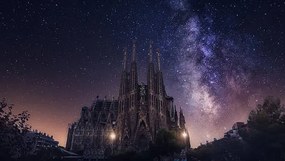 Foto Milky Way and Basilica and Sagrada Familia, Carlos Fernandez