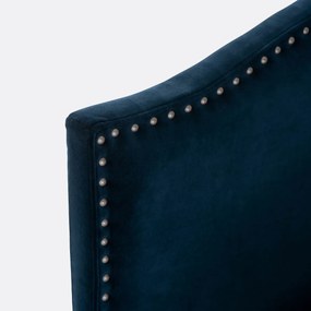 Bed in fluweel met sierspijkerafwerking en lattenbodem Andante