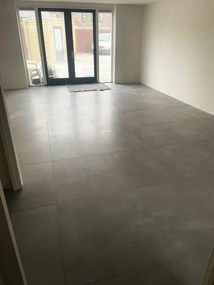 Vloertegel 90x90 Cm Betonlook Fairy Dark Donker Grijs H96