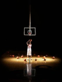 Foto Basketball player shooting free throw, D Miralle