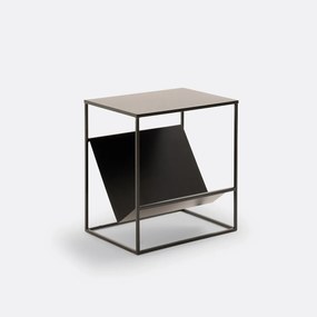 Bijzettafel en magazinehouder, Hiba