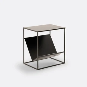 Bijzettafel en magazinehouder, Hiba