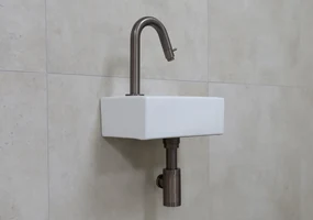 Mueller Rhea XXS fonteinsetje wit glans met gebogen gunmetal kraan links