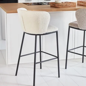 Kave Home Ciselia Boucle Barkruk Met Ronde Rug Wit